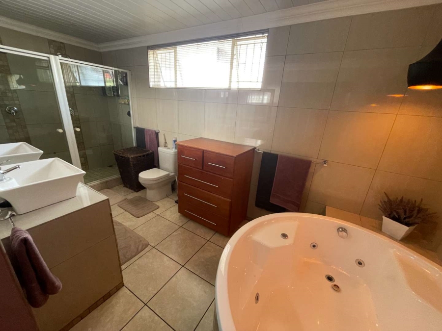 5 Bedroom Property for Sale in Universitas Free State